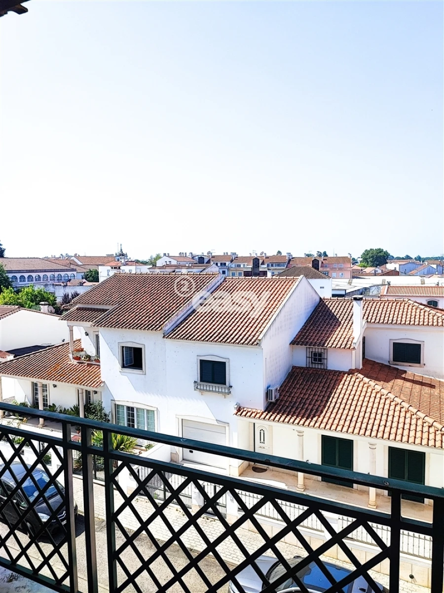 Apartamento T5 para Venda em Almeirim Foto 40