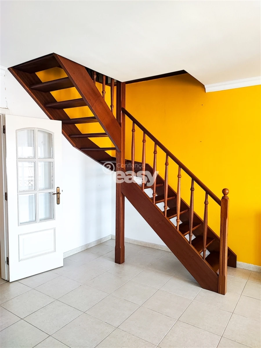 Apartamento T5 para Venda em Almeirim Foto 44