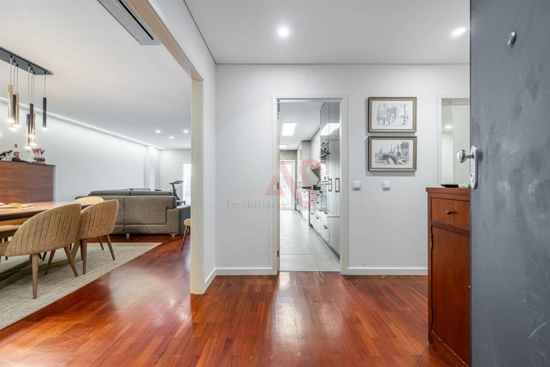 Apartamento T2 para Venda em Urgezes Foto 6