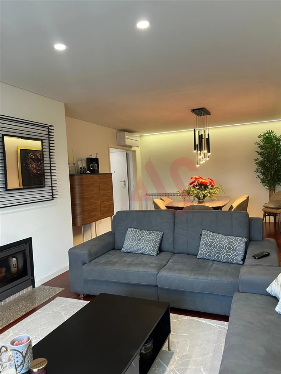 Apartamento T2 para Venda em Urgezes Foto 9