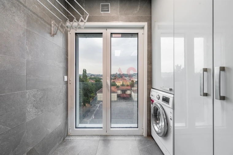 Apartamento T2 para Venda em Urgezes Foto 11