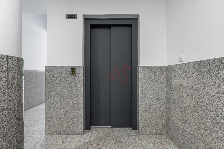 Apartamento T2 para Venda em Urgezes Foto 5