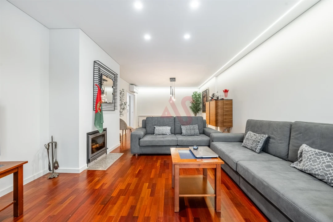 Apartamento T2 para Venda em Urgezes Foto 8