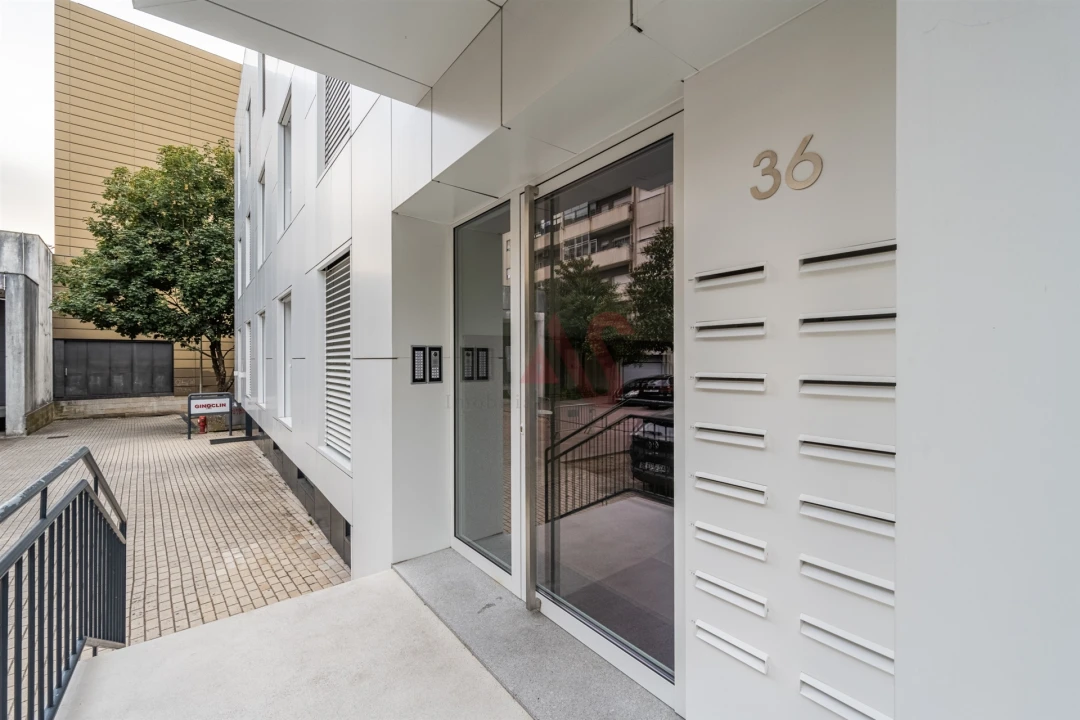 Apartamento T2 para Venda em Urgezes Foto 3