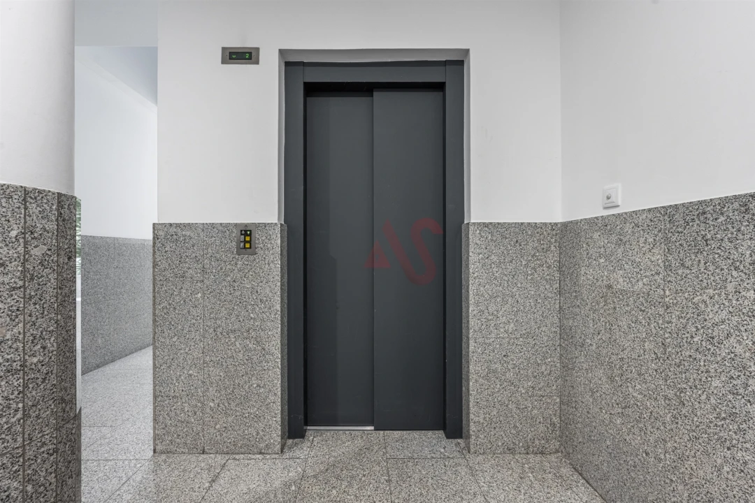 Apartamento T2 para Venda em Urgezes Foto 5