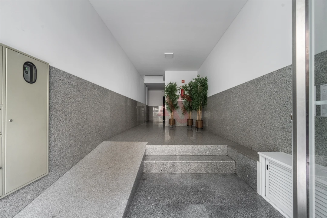 Apartamento T2 para Venda em Urgezes Foto 4