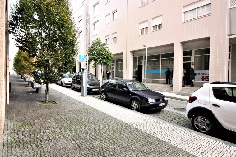 Apartamento T3 para Arrendamento em Vila Nova de Famalicão e Calendário Foto 5