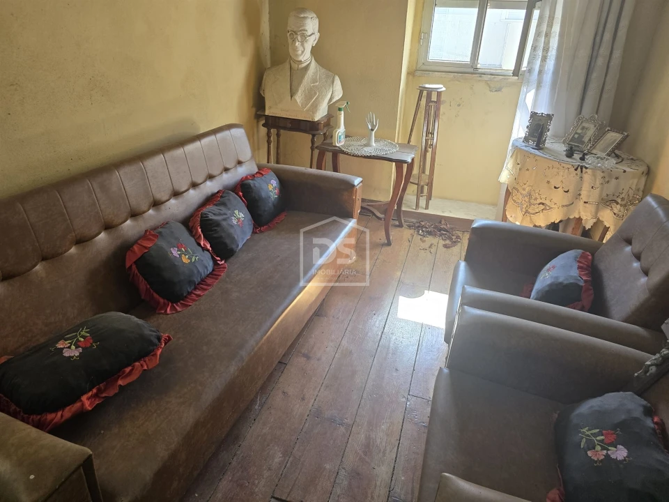 Moradia T0 para Venda em Queiriga Foto 1