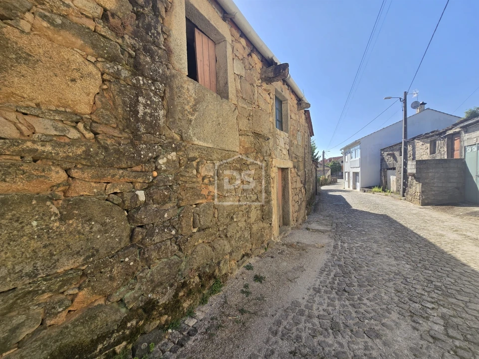 Moradia T0 para Venda em Queiriga Foto 1