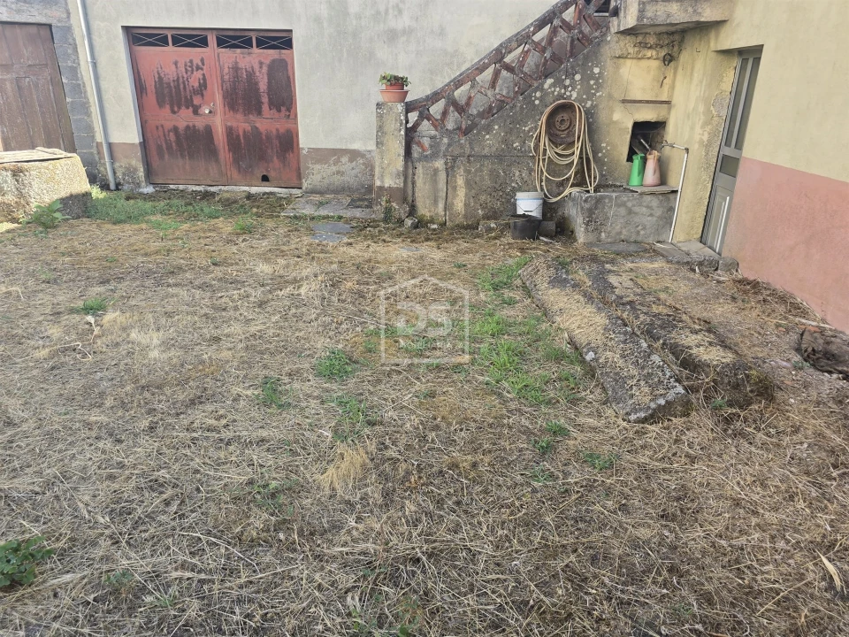 Moradia T0 para Venda em Queiriga Foto 3