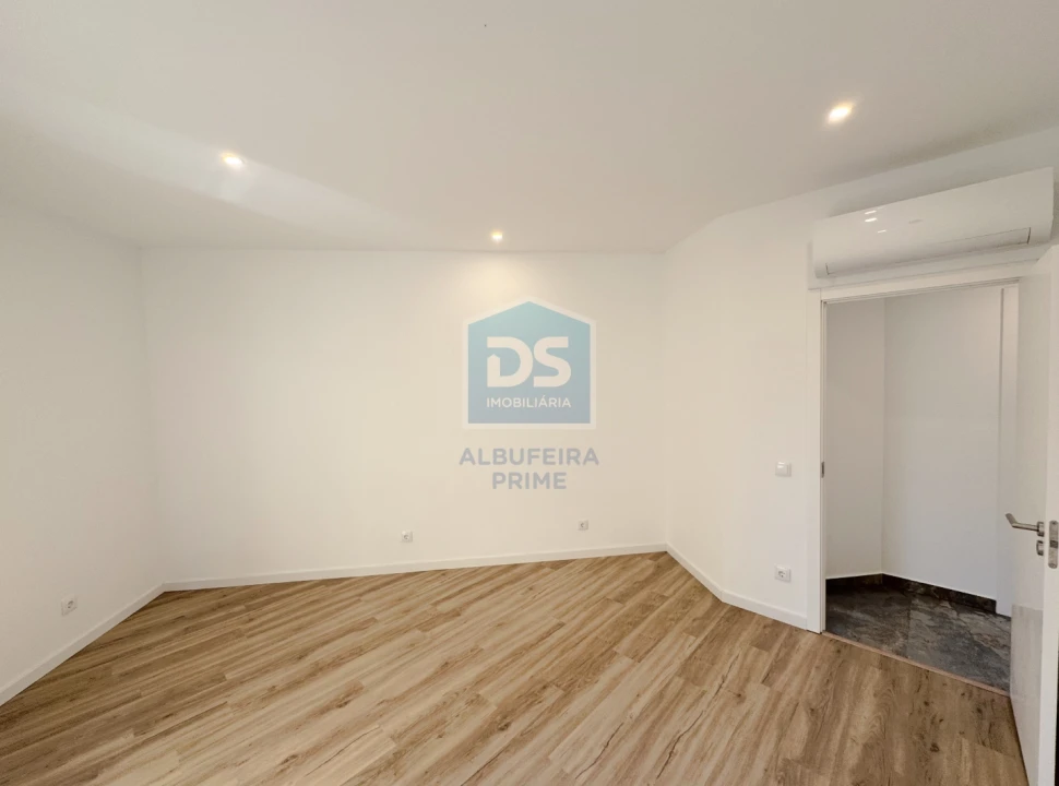 Apartamento T3 para Venda em Quarteira Foto 40