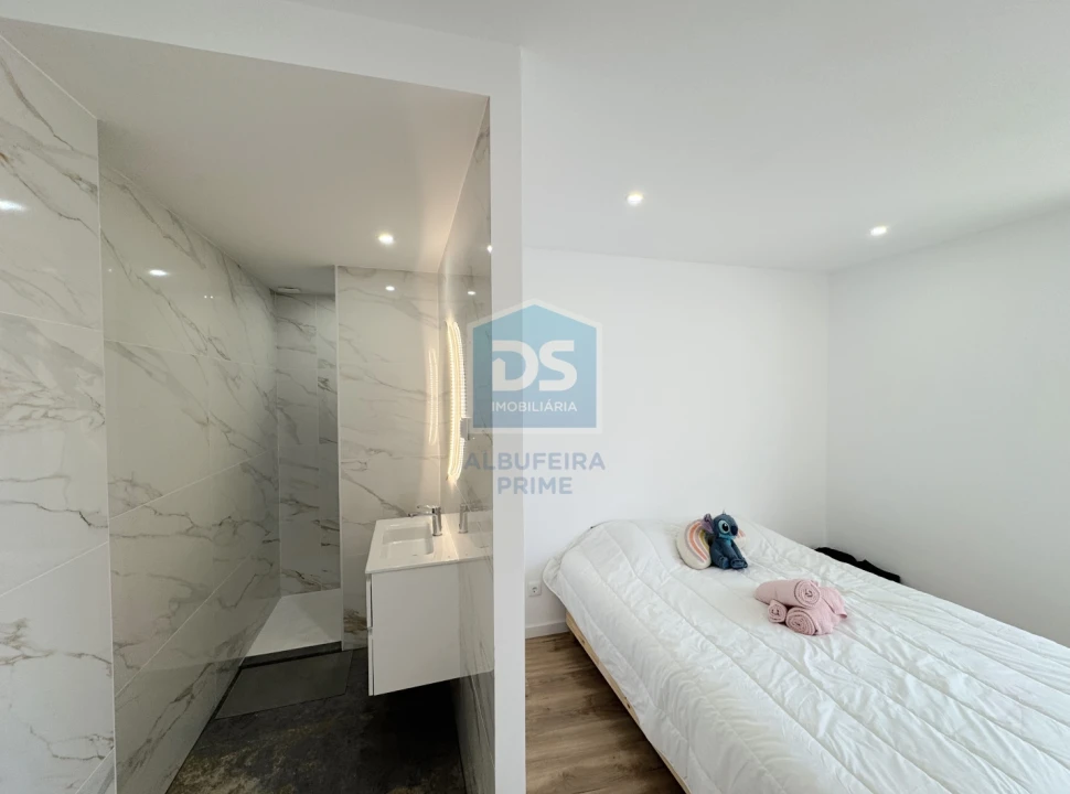 Apartamento T3 para Venda em Quarteira Foto 32