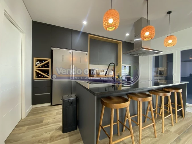 Moradia T4 para Venda em Samora Correia Foto 1