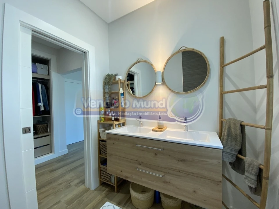 Moradia T4 para Venda em Samora Correia Foto 18