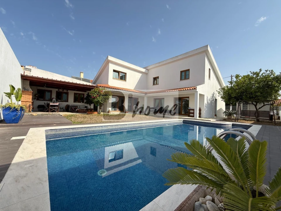 Moradia T4 para Venda em Charneca de Caparica e Sobreda Foto 1