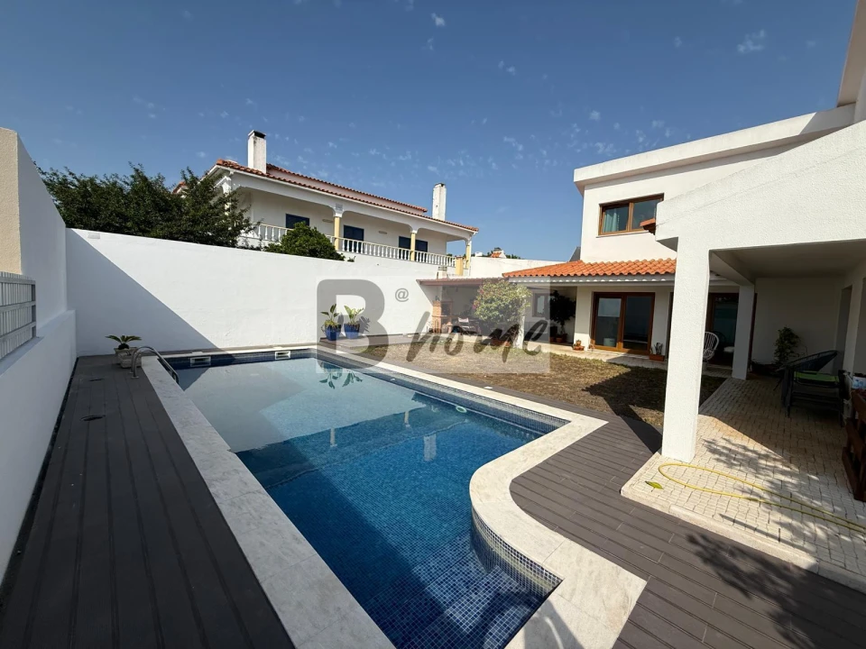 Moradia T4 para Venda em Charneca de Caparica e Sobreda Foto 7