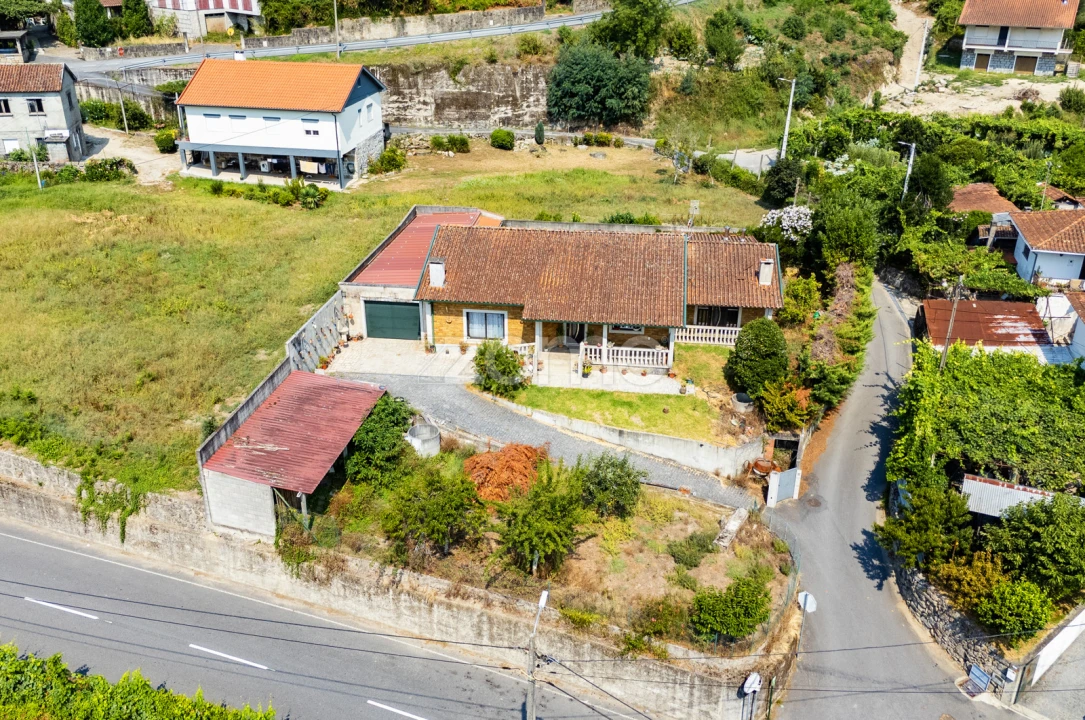 Moradia T3 para Venda em Nogueira Foto 2