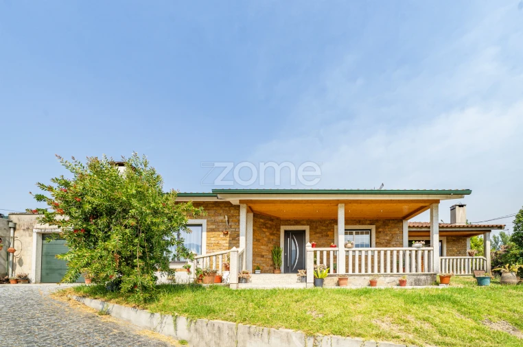 Moradia T3 para Venda em Nogueira Foto 3