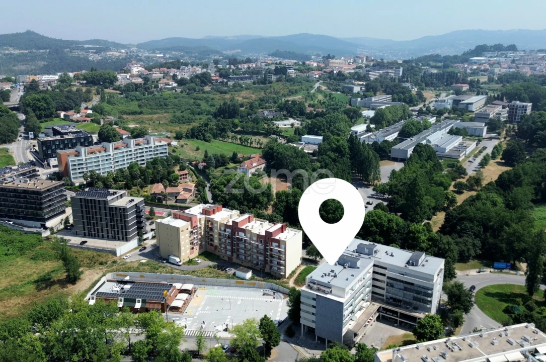 Garagem para Arrendamento em Azurem Foto 7