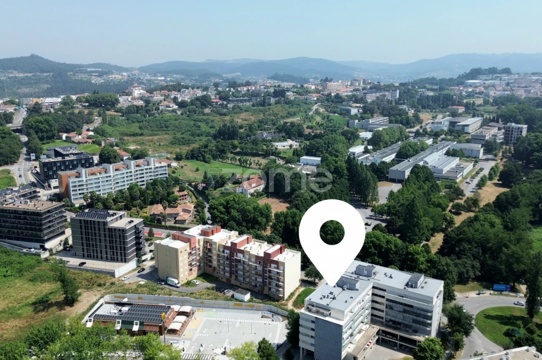 Garagem para Arrendamento em Azurem Foto 4