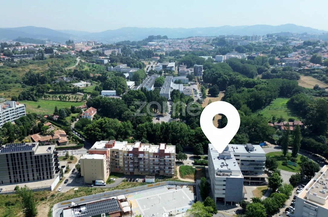 Garagem para Arrendamento em Azurem Foto 6