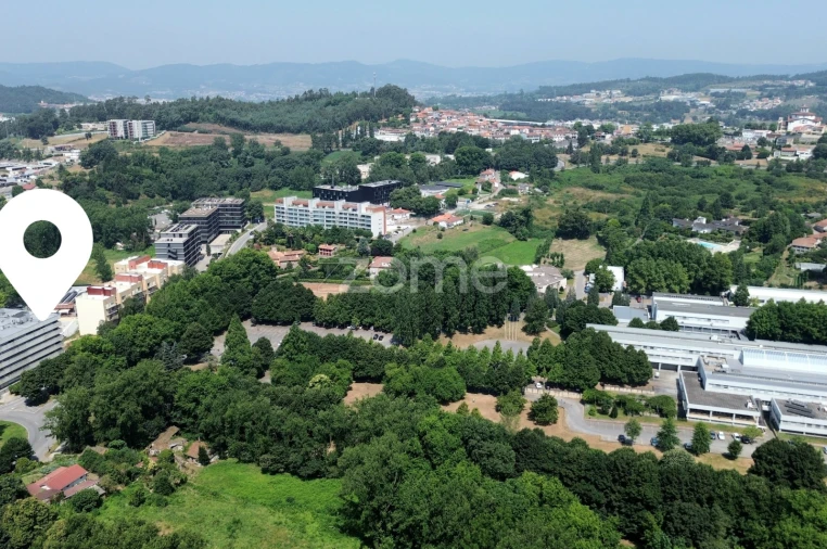 Garagem para Arrendamento em Azurem Foto 3