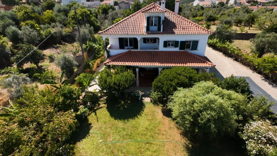 Moradia T7 para Venda em Serra e Junceira