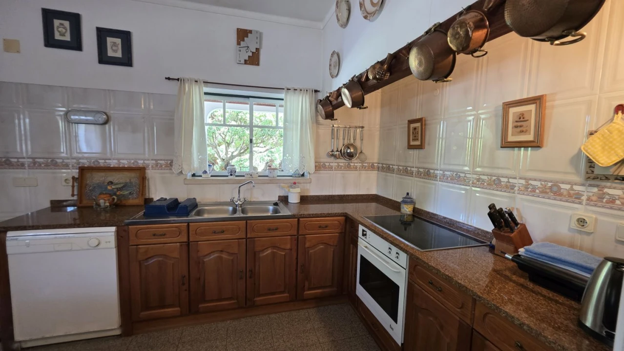 Moradia T7 para Venda em Serra e Junceira Foto 16