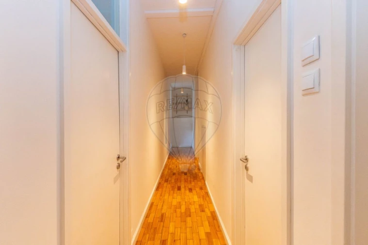 Apartamento T5 para Venda em Cedofeita, Santo Ildefonso, Sé, Miragaia, São Nicolau e Vitória Foto 3