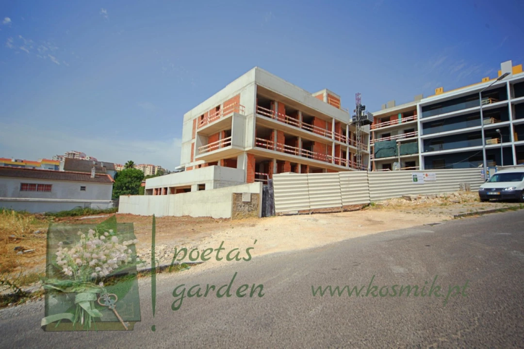 Apartamento T4 para Venda em Santo António dos Cavaleiros e Frielas Foto 1