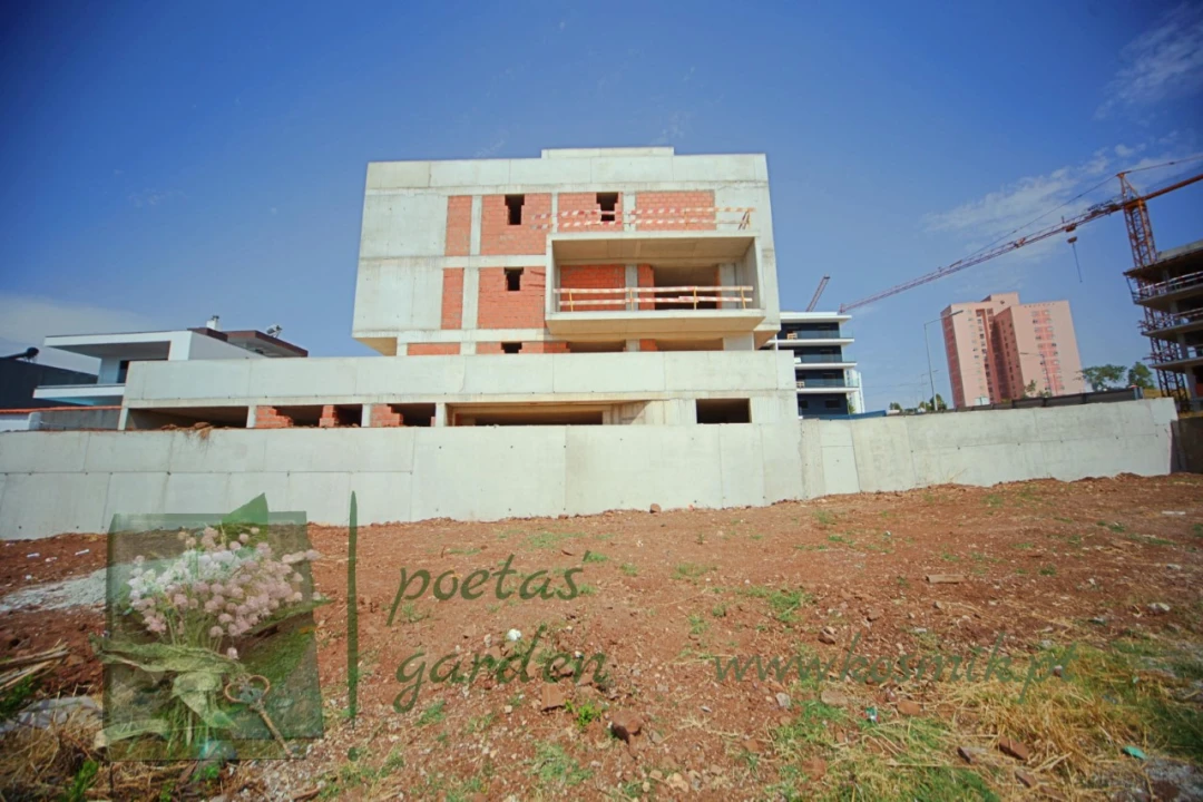 Apartamento T4 para Venda em Santo António dos Cavaleiros e Frielas Foto 41