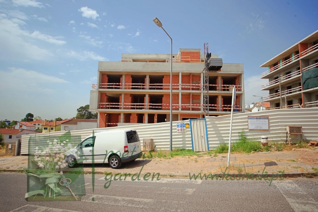 Apartamento T4 para Venda em Santo António dos Cavaleiros e Frielas Foto 43