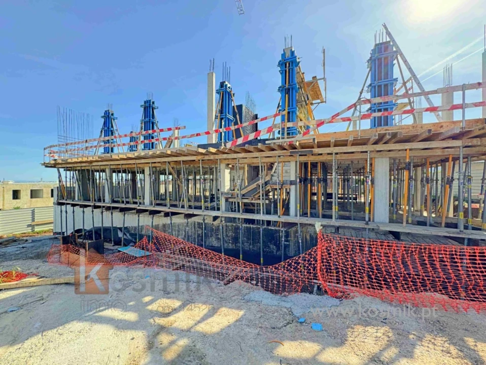Apartamento T4 para Venda em Santo António dos Cavaleiros e Frielas Foto 46