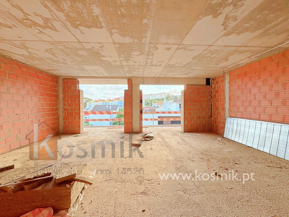 Apartamento T4 para Venda em Santo António dos Cavaleiros e Frielas Foto 6