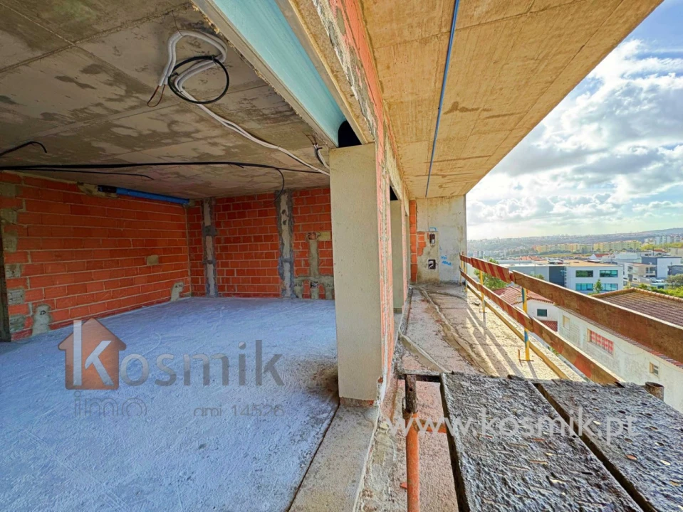 Apartamento T4 para Venda em Santo António dos Cavaleiros e Frielas Foto 25
