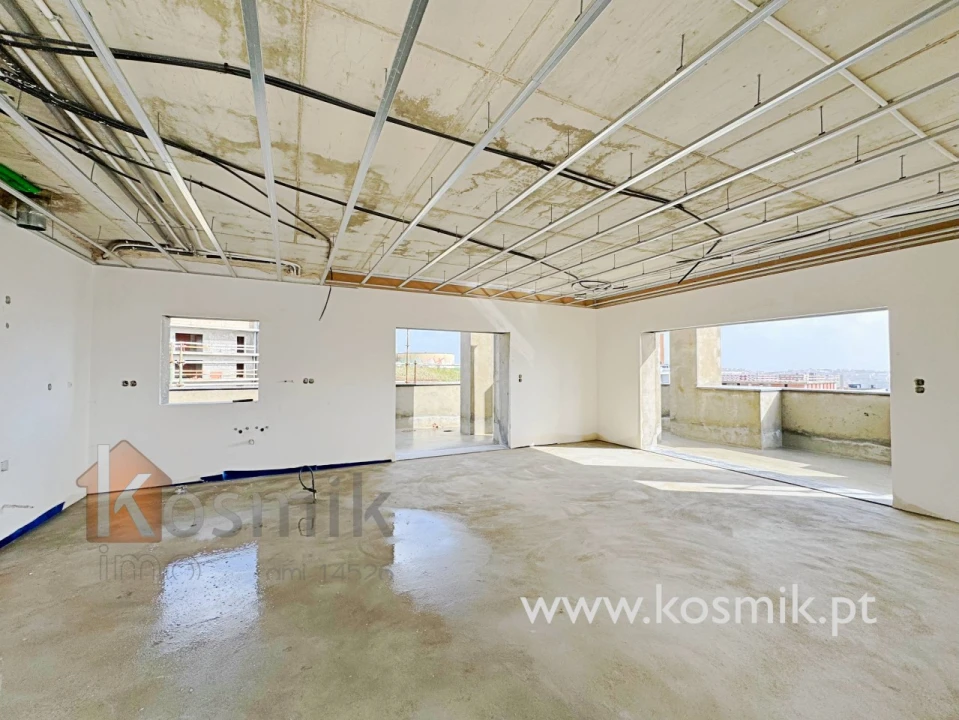 Apartamento T4 para Venda em Santo António dos Cavaleiros e Frielas Foto 21