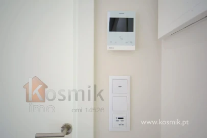Apartamento T4 para Venda em Santo António dos Cavaleiros e Frielas