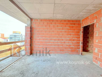 Apartamento T4 para Venda em Santo António dos Cavaleiros e Frielas