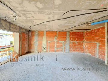 Apartamento T4 para Venda em Santo António dos Cavaleiros e Frielas