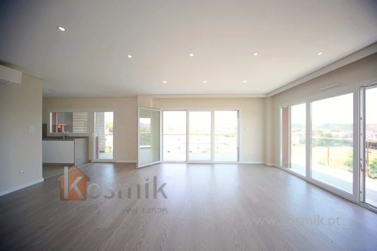 Apartamento T4 para Venda em Santo António dos Cavaleiros e Frielas Foto 9