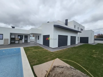 Moradia T5 para Venda em Azeitão (São Lourenço e São Simão)