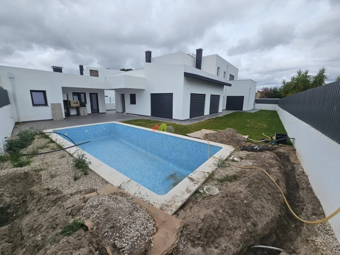 Moradia T5 para Venda em Azeitão (São Lourenço e São Simão) Foto 33