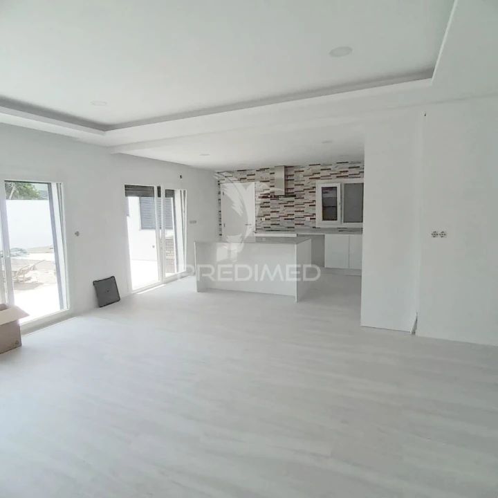 Moradia T4 para Venda em Fernao Ferro Foto 8