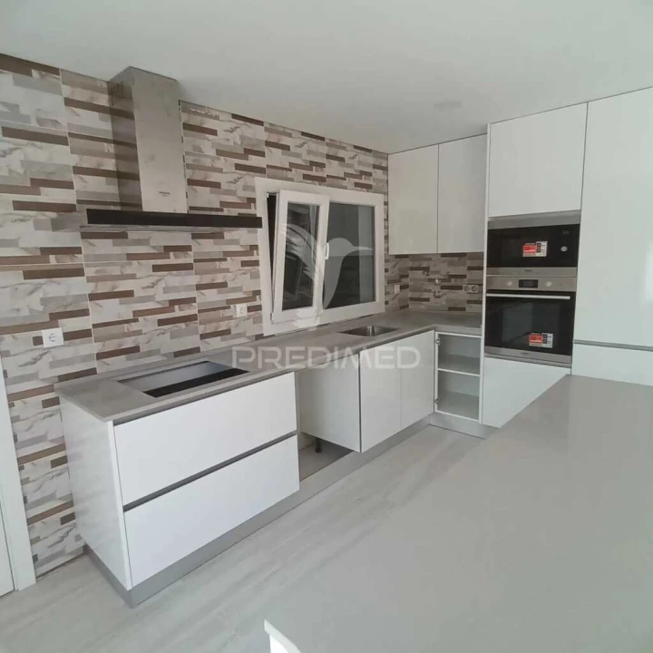 Moradia T4 para Venda em Fernao Ferro Foto 1