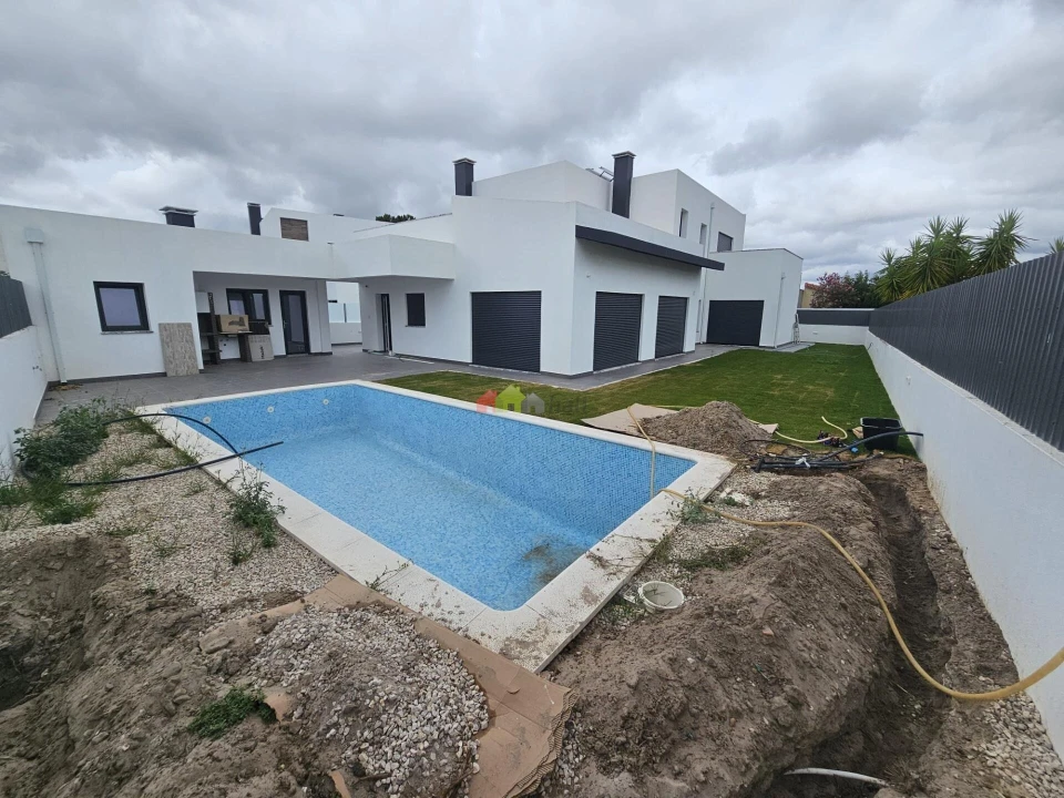 Moradia T5 para Venda em Azeitão (São Lourenço e São Simão) Foto 15