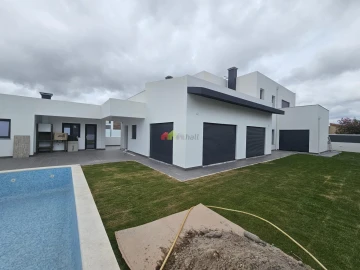 Moradia T5 para Venda em Azeitão (São Lourenço e São Simão)
