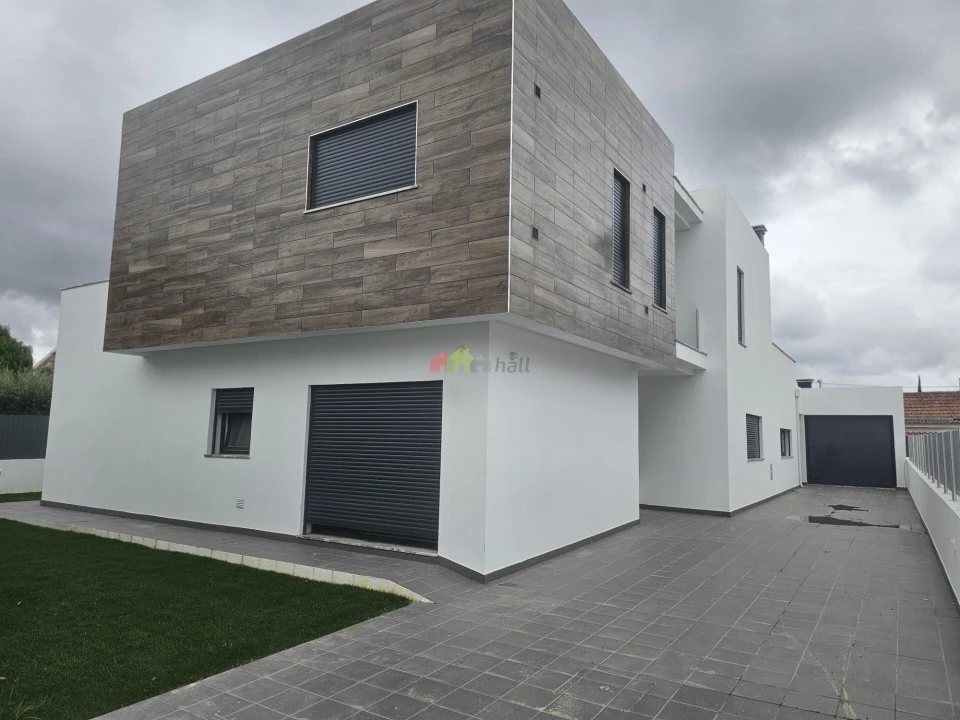 Moradia T5 para Venda em Azeitão (São Lourenço e São Simão) Foto 1
