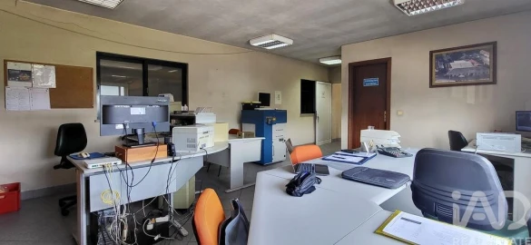 Armazém para Venda em Oiã