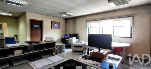 Armazém para Venda em Oiã