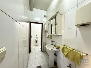 Armazém para Venda em Oiã